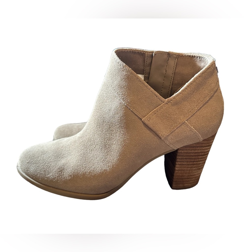Koolaburra By UGG Amalea suede booties, size 9.5